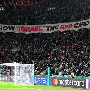 اللافتة المناهضة لإسرائيل خلال المباراة