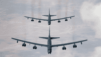 قالت تقارير إن قاذفات من طراز B-52 أقلعت من قاعدة العديد
