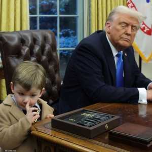 ابن إيلون ماسك إلى جانب دونالد ترامب في المكتب البيضاوي