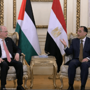 رئيس الوزراء المصري مع نظيره الفلسطيني