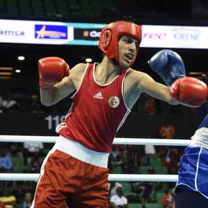 الملاكمة الجزائرية إيمان خليف (بالزي الأحمر)_أرشيف