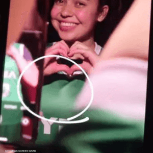 تمت إزالة صورة العلم عن القميص