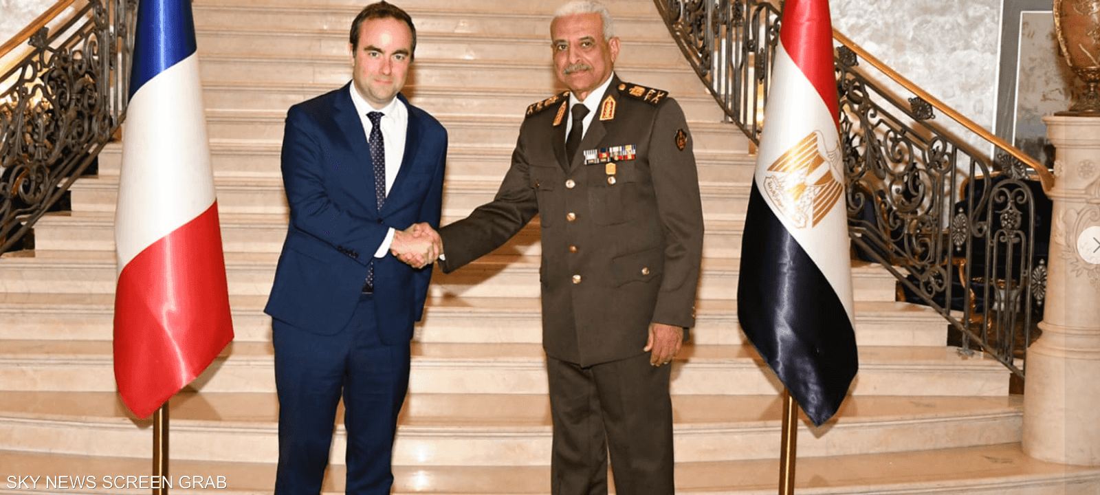 وزير الدفاع المصري ووزير الجيوش الفرنسية