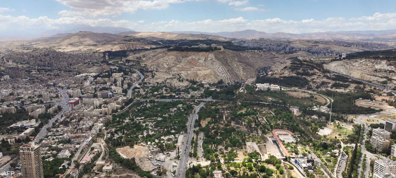 يقع القصر الرئاسي بجبل قاسيون