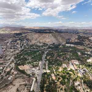 يقع القصر الرئاسي بجبل قاسيون