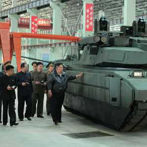 قال كيم إن إنتاج دبابات متطورة ضروري لتحديث الجيش