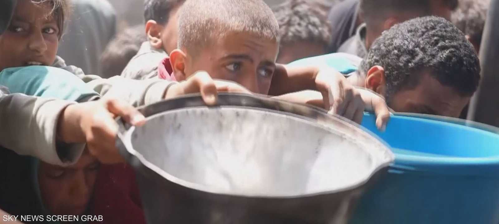 الجوع يفتك بقطاع غزة مع منع وصول المساعدات الإنسانية