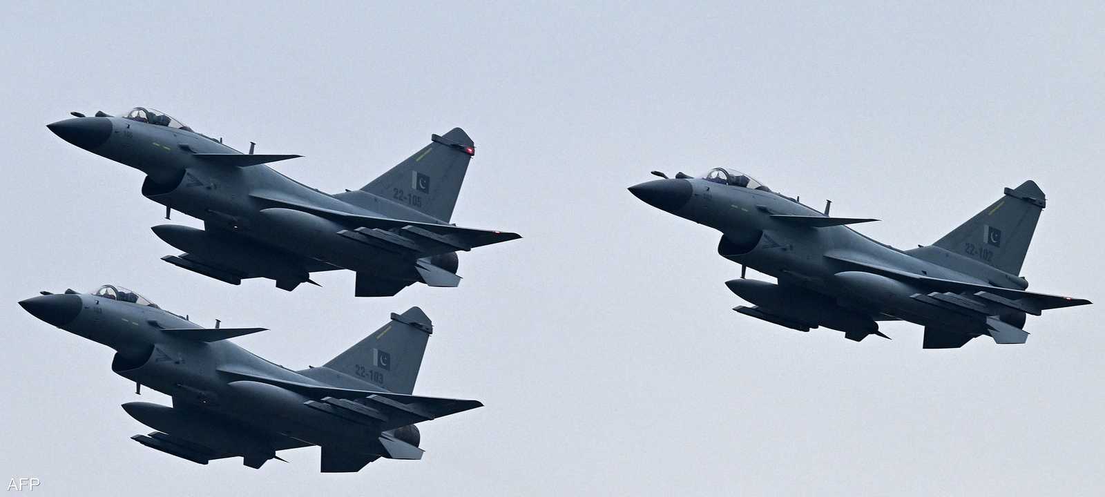 طائرات مقاتلة من طراز "جيه-10"