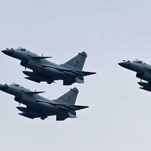 طائرات مقاتلة من طراز "جيه-10"