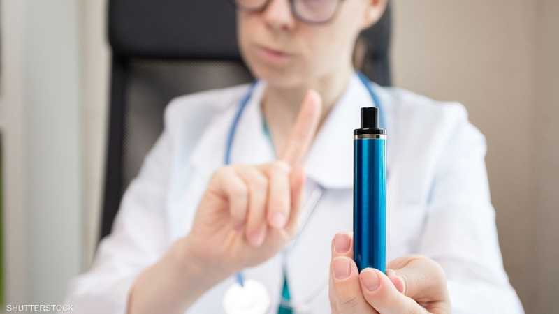 للسجائر الإلكترونية أضرار صحية خطيرة.. أرشيفية