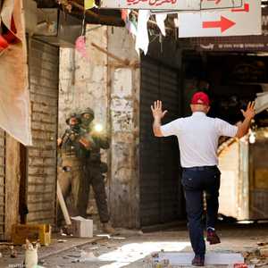 مداهمة سابقة لقوات إسرائيلية في الضفة الغربية -أرشيفية-