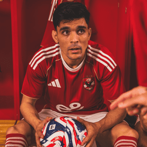 غموض في علاقة بن شرقي بالمدير الفني للأهلي