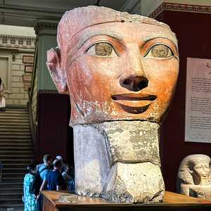 تمثال نصفي للملكة المصرية القديمة حتشبسوت