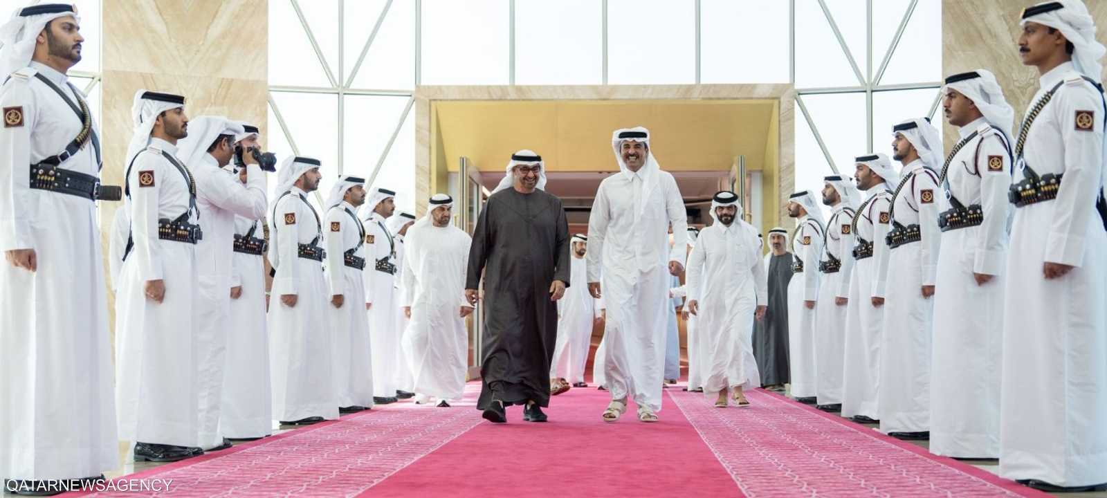 رئيس الإمارات وأمير قطر يبحثان العلاقات الأخوية والتطورات