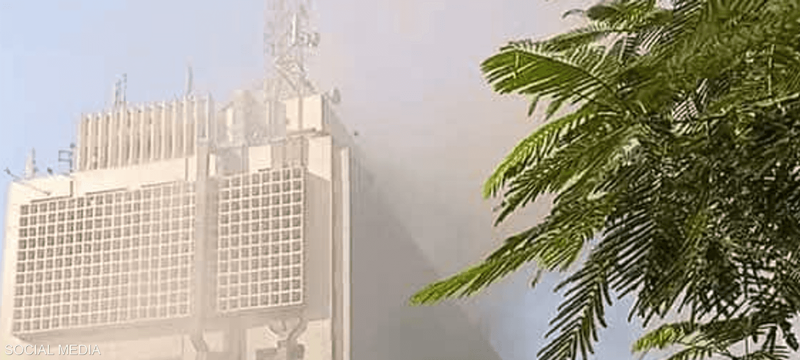 تصاعدت ألسنة اللهب وأعمدة الدخان الكثيف في سماء المنطقة