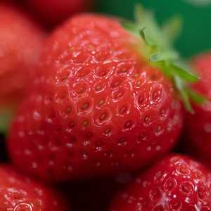 تعد الفراولة من الفواكه الغنية بالفيتامينات