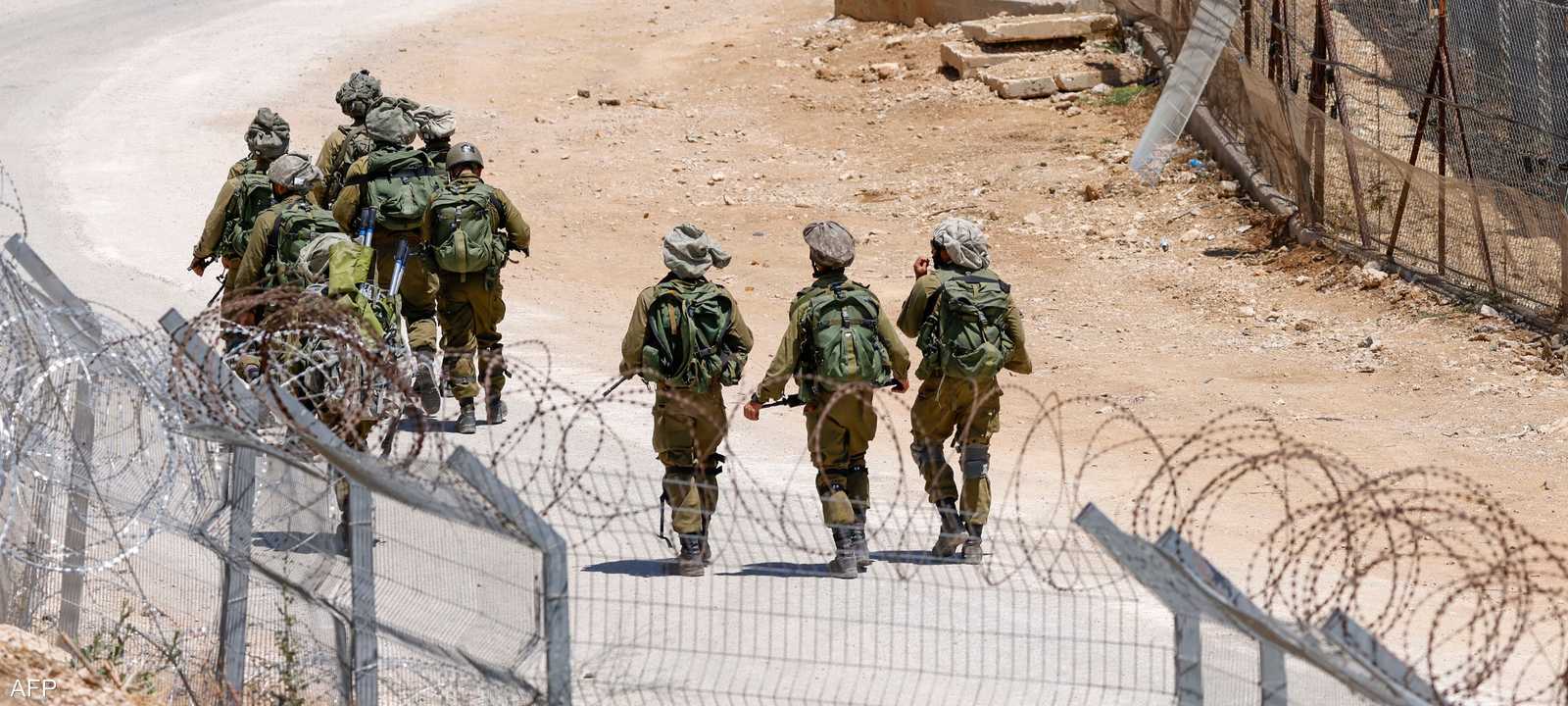 جنود إسرائيليون قرب السياج الحدودي مع سوريا_أرشيف