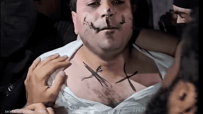 فيديو يوثق اعتداء على فنان سوري.. قصوا شعره وكتبوا على وجهه