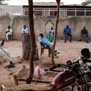 انقطاع الكهرباء يؤثر على شحن هواتف السودانيين_أرشيف