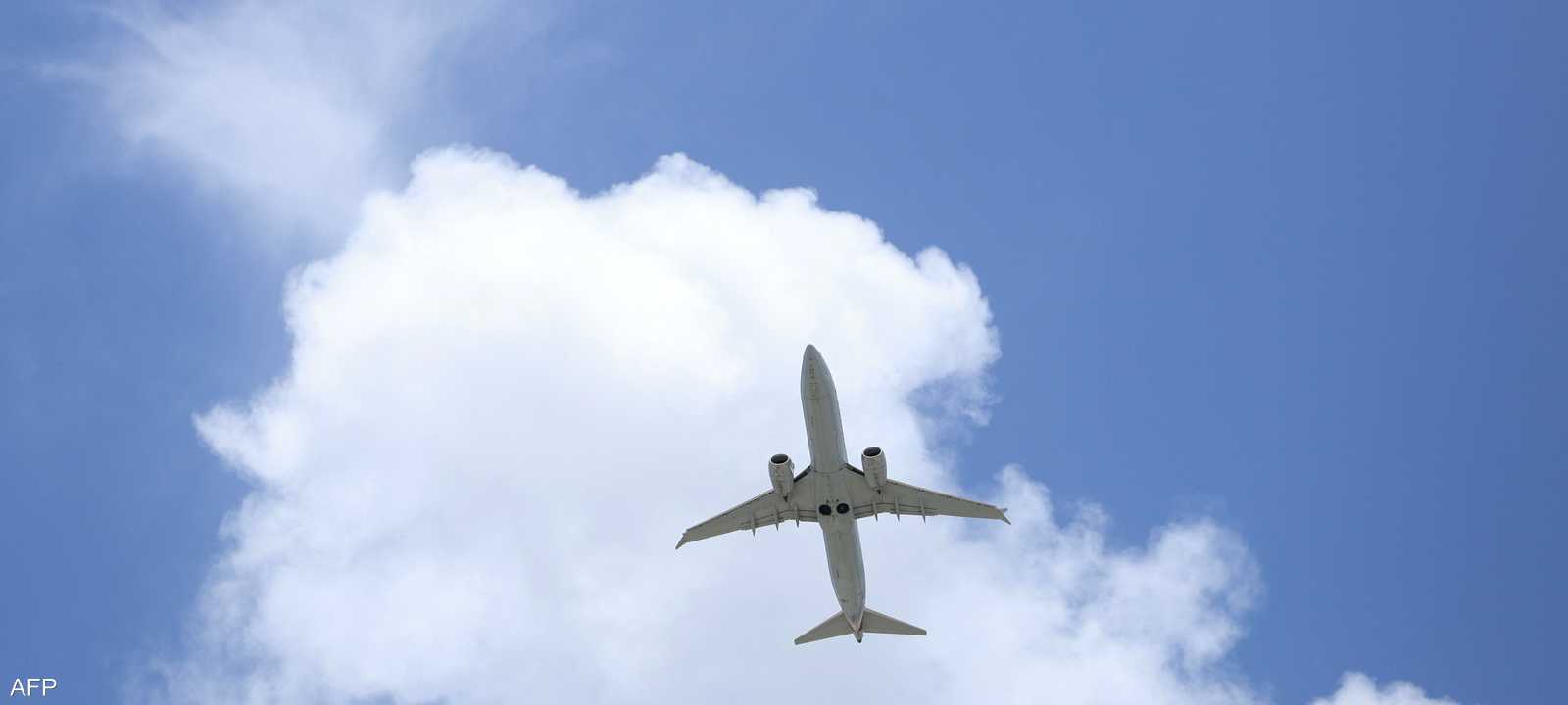 السيدة تجاهلت تعليمات طاقم الطائرة