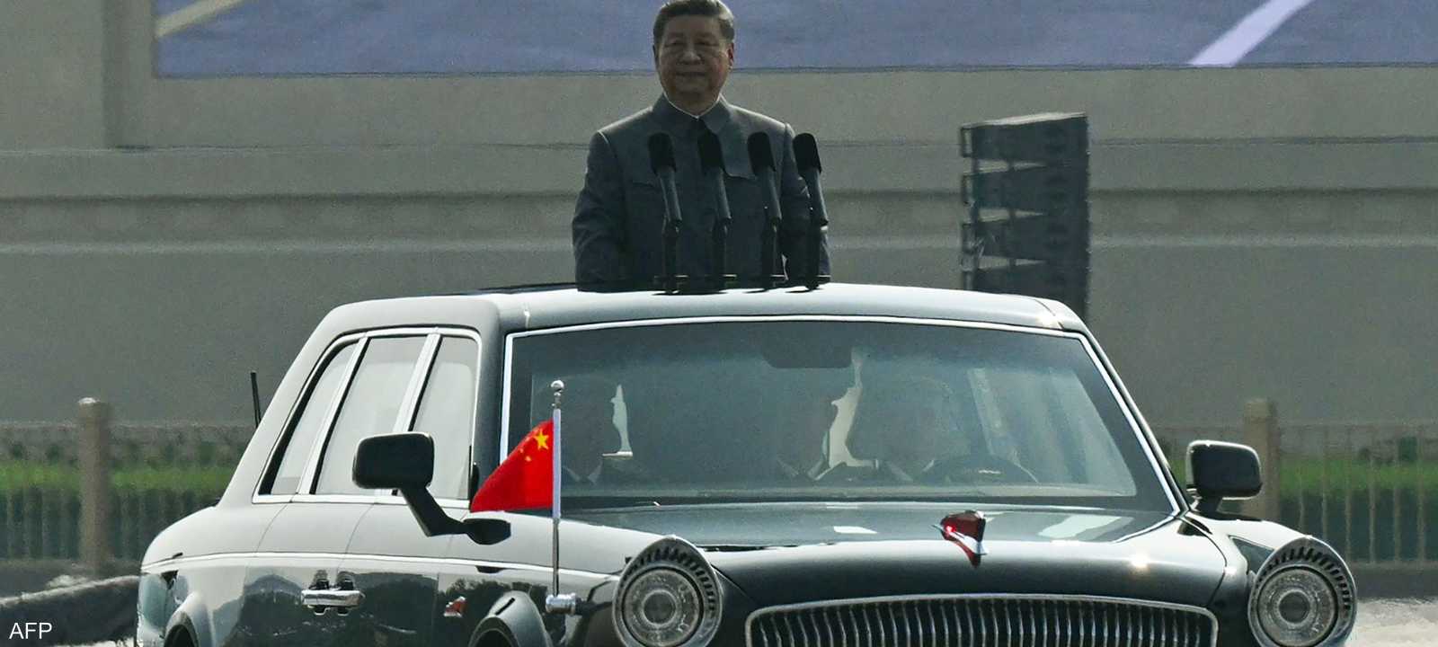 الرئيس الصيني استعرض التشكيلات العسكرية بسيارة مكشوفة
