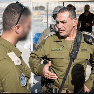 أمر رئيس الأركان بوقف مرور القوافل من الأردن إلى قطاع غزة