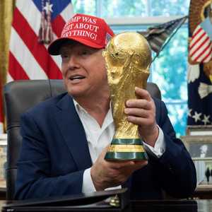 أكد ترامب أنه من الممكن نقل مباريات مونديال 2026 لمدن آمنة