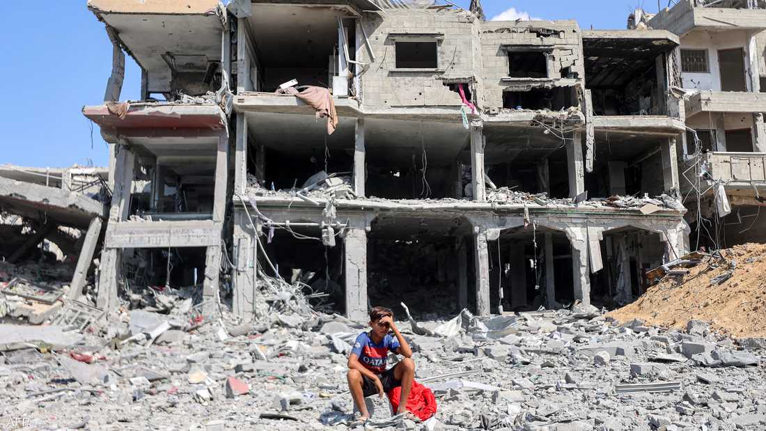 ألوف يعودون لمنازلهم المدمرة بغزة مع بدء الانسحاب الإسرائيلي