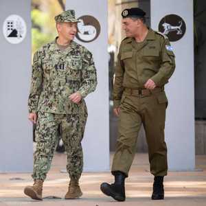 كوبر في إسرائيل مع رئيس الأركان الإسرائيلي إيال زامير