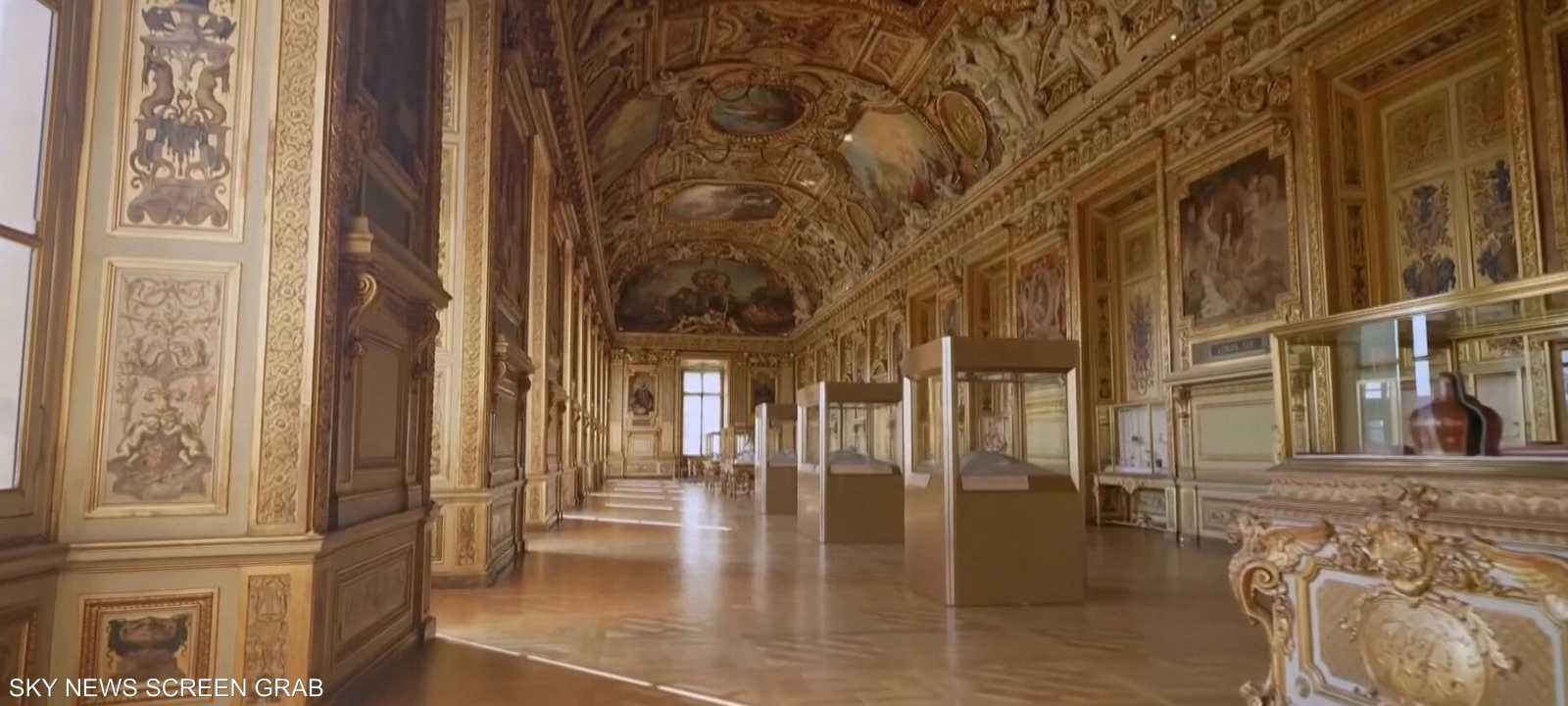 لص سابق حذر من نقاط ضعف تتعلق بصناديق عرض الجواهر في اللوفر