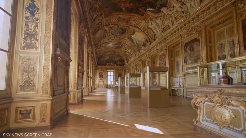 الادعاء الفرنسي يؤكد القبض على مشتبه بهم في سرقة متحف اللوفر