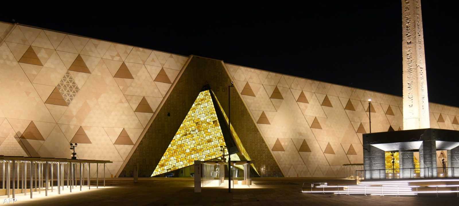 يضم المتحف حوالي 100 ألف قطعة أثرية