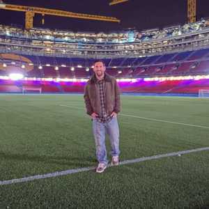 ميسي داخل ملعب "كامب نو"