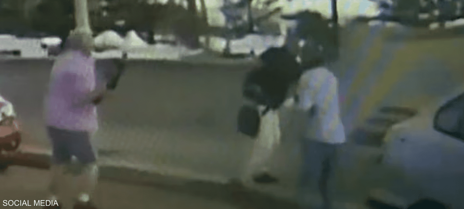 تمكن الزوجان من انتزاع سلاح ساجد لكنه استرجعه