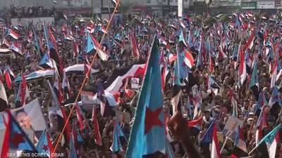 مظاهرات حاشدة في عدن ترفع شعارات تطالب بانفصال جنوب اليمن