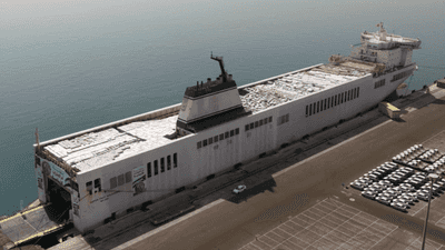 إبحار "أم الإمارات" محملة بأطنان من المساعدات لقطاع غزة