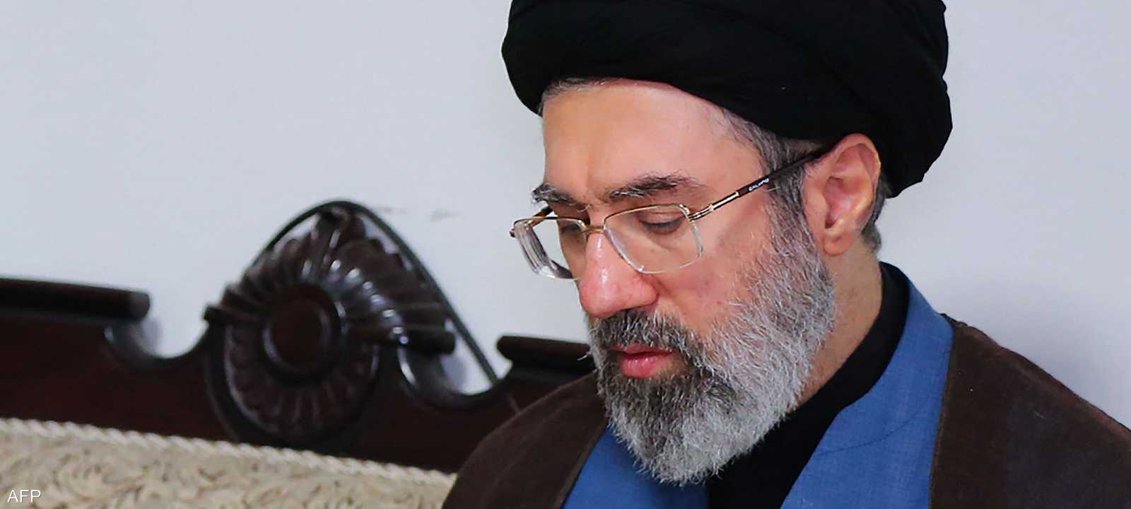 لا يزال المجتمع الإيراني منقسما بشدة بشأن مجتبى خامنئي