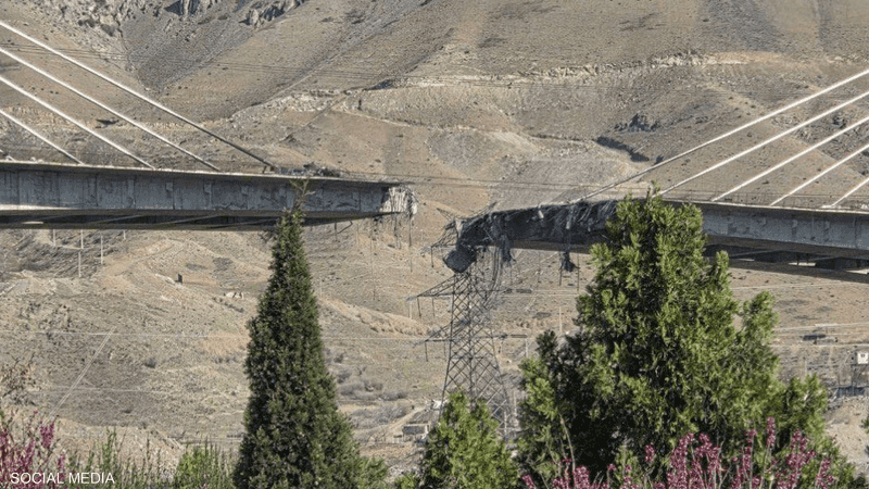 يربط الجسر الاستراتيجي بين طهران ومدينة كرج