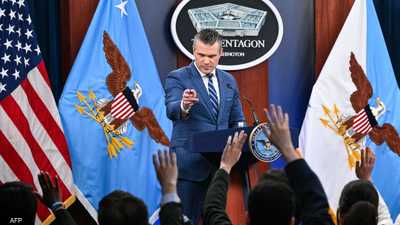 نواب ديمقراطيون يتحركون لعزل وزير الحرب الأميركي من منصبه