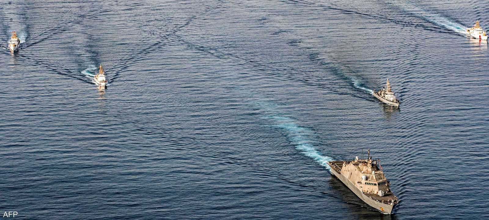 سفن تابعة للبحرية الأميركية في مضيق هرمز_أرشيف