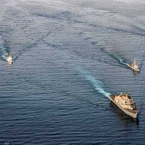 سفن تابعة للبحرية الأميركية في مضيق هرمز_أرشيف