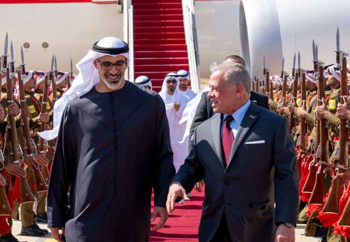خالد بن محمد بن زايد، ولي عهد أبوظبي، يصل إلى مدينة العقبة