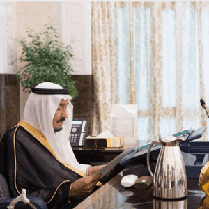 العاهل السعودي وولي عهده أكدا على رؤية 2030 (أرشيف)