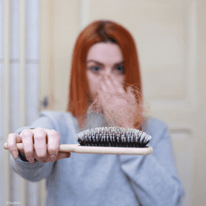 بعاني الكثير من الرجال والنساء من تساقط الشعر