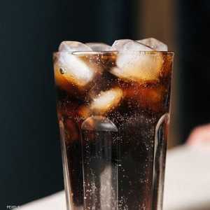 هناك رابط بين استهلاك المشروبات المحلاة وتساقط الشعر الذكوري