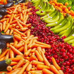 تعتبر الفواكه والخضار خيارات مناسبة لتزويد الجسم بالسوائل