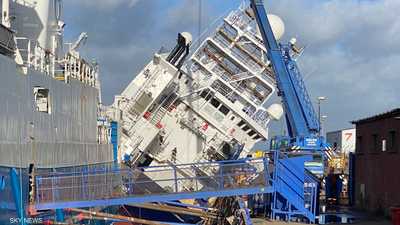 مشهد السفينة بعد وقوع الحادث في ميناء إدنبرة