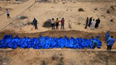 مقبرة جماعية ثالثة.. انتشال 49 جثة من مجمع الشفاء في غزة