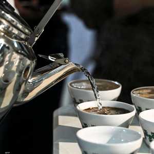 القهوة تحتوي على مادة الكافيين، وهي مدرّ خفيف للبول