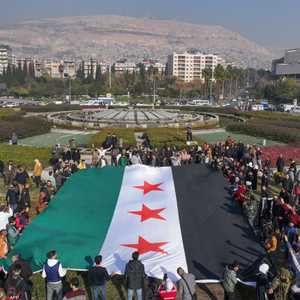 سوريون يحتفلون بسقوط بشار الأسد في ساحة الأمويين - أرشيفية